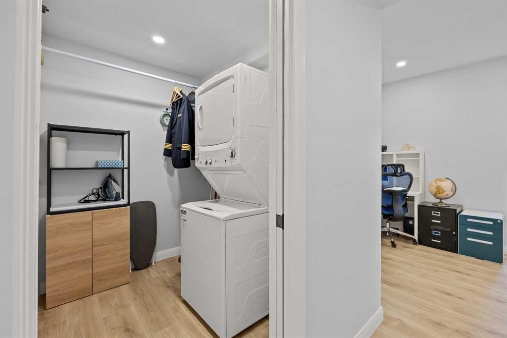 195 Evansfield Close Nw, Calgary, AB - Indoor Photo Showing Laundry Room