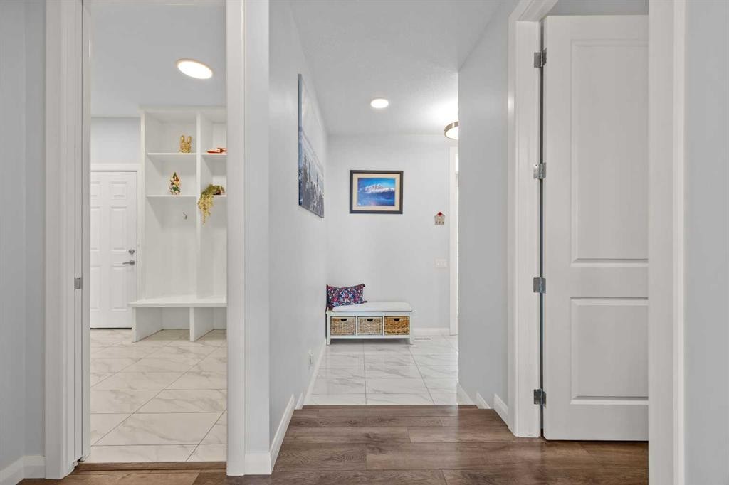 195 Evansfield Close Nw, Calgary, AB - Indoor Photo Showing Other Room