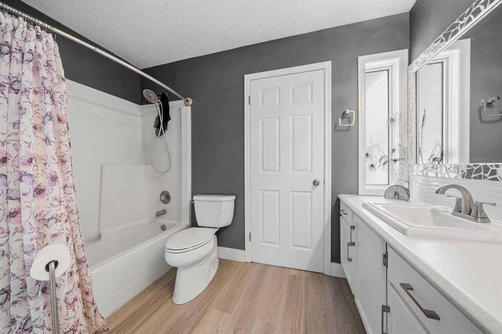 119 Applemont Close Se, Calgary, AB - Indoor Photo Showing Bathroom