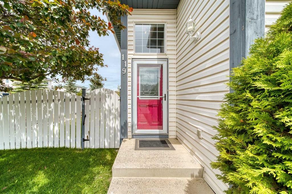 119 Applemont Close Se, Calgary, AB - Outdoor