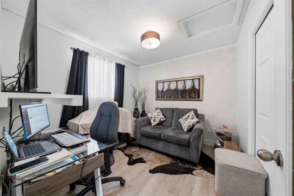 119 Applemont Close Se, Calgary, AB - Indoor