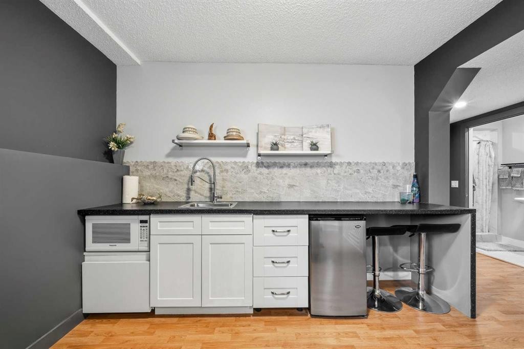 119 Applemont Close Se, Calgary, AB - Indoor Photo Showing Kitchen