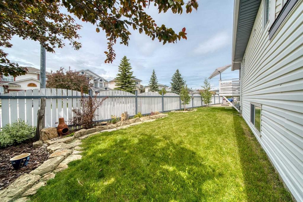 119 Applemont Close Se, Calgary, AB - Outdoor