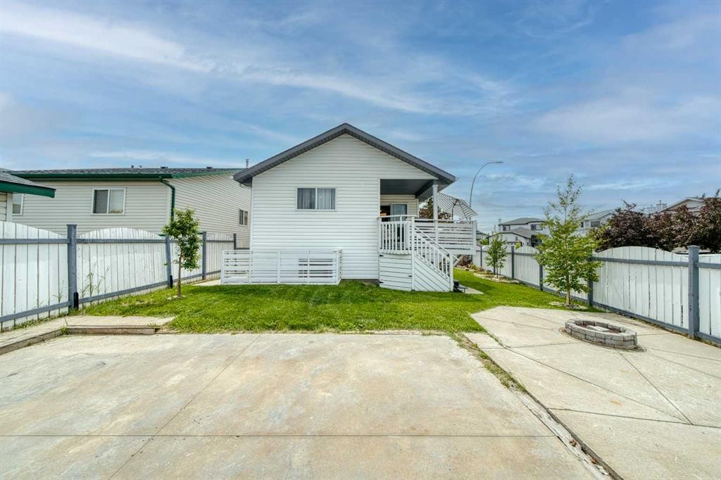 119 Applemont Close Se, Calgary, AB - Outdoor