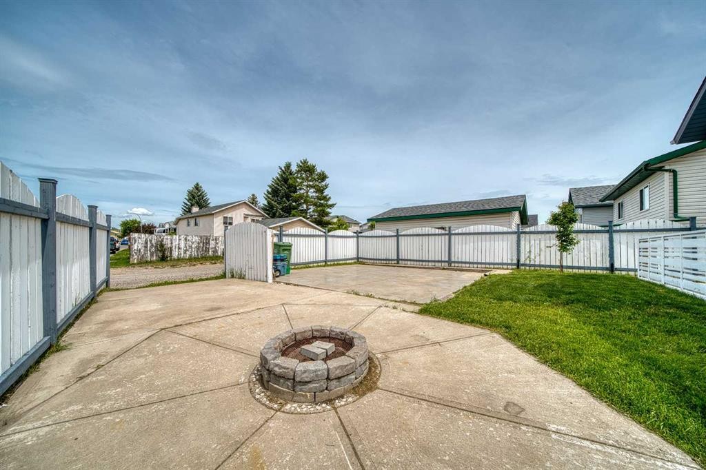 119 Applemont Close Se, Calgary, AB - Outdoor