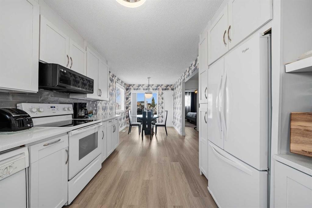 119 Applemont Close Se, Calgary, AB - Indoor Photo Showing Kitchen