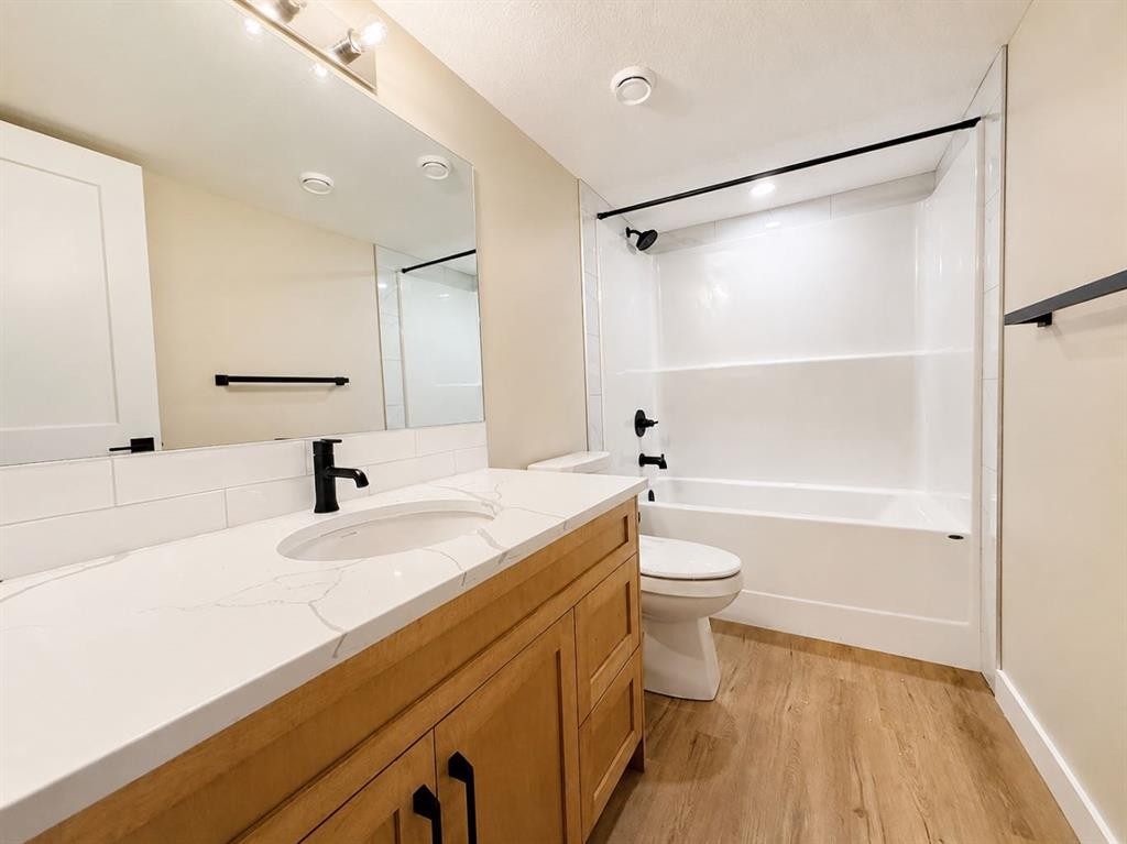 164 Ridgestone Lane, Diamond Valley, AB - Indoor Photo Showing Bathroom