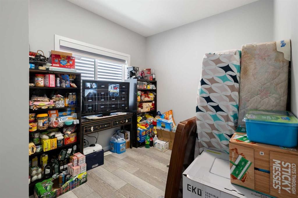 35 Lucas Passage Nw, Calgary, AB - Indoor Photo Showing Other Room