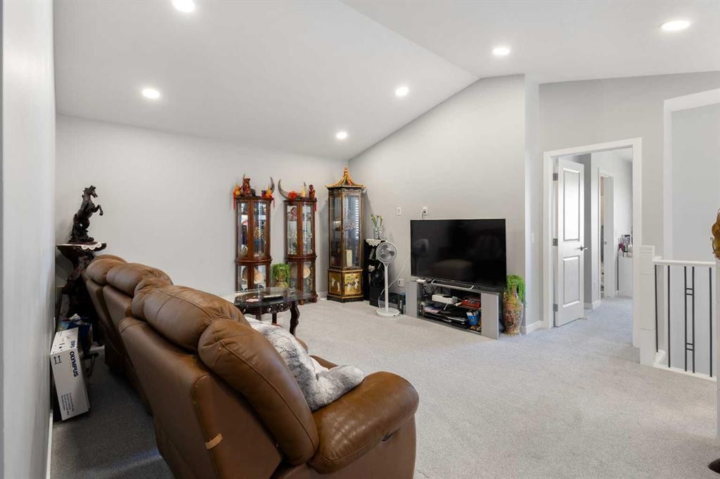 35 Lucas Passage Nw, Calgary, AB - Indoor