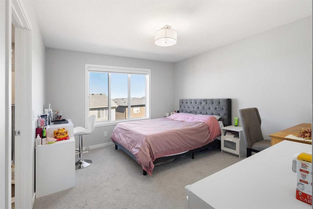 35 Lucas Passage Nw, Calgary, AB - Indoor Photo Showing Bedroom