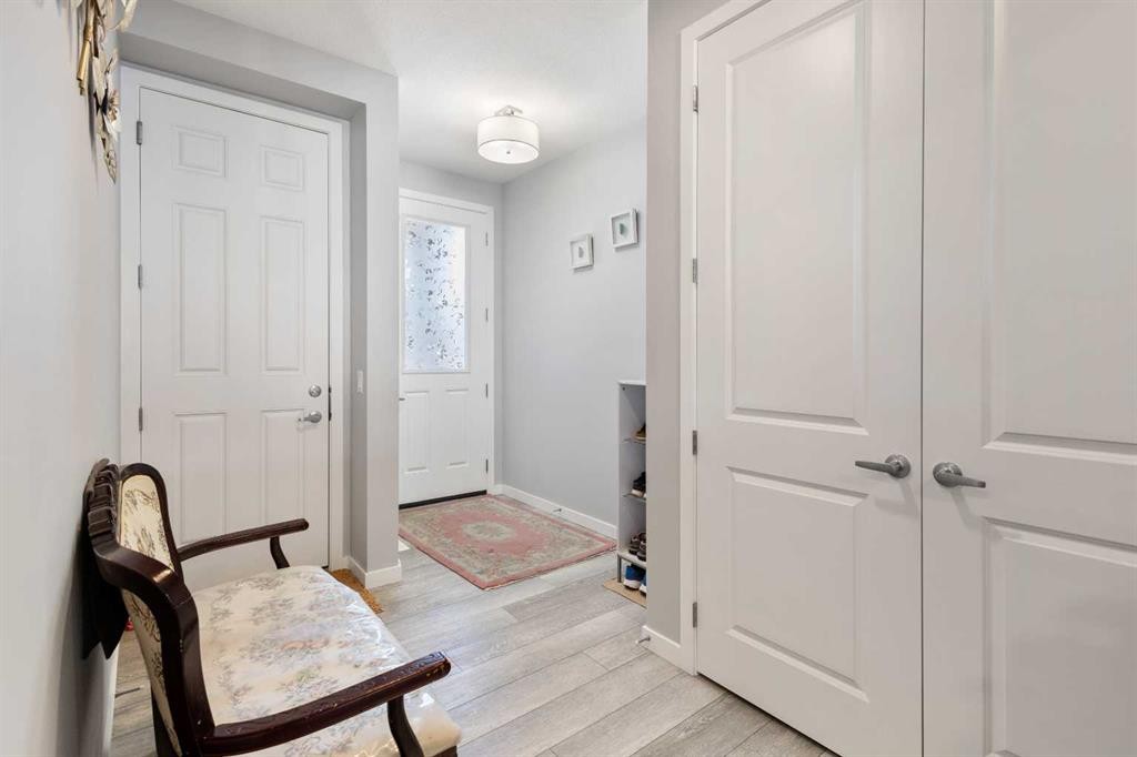 35 Lucas Passage Nw, Calgary, AB - Indoor Photo Showing Other Room