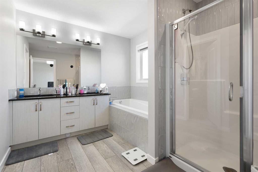 35 Lucas Passage Nw, Calgary, AB - Indoor Photo Showing Bathroom