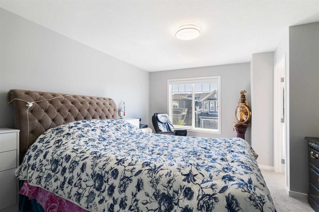 35 Lucas Passage Nw, Calgary, AB - Indoor Photo Showing Bedroom