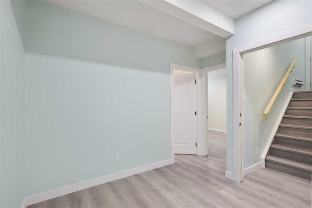 35 Lucas Passage Nw, Calgary, AB - Indoor Photo Showing Other Room