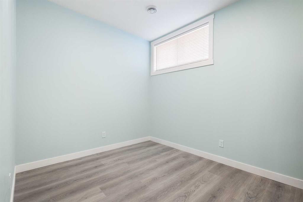 35 Lucas Passage Nw, Calgary, AB - Indoor Photo Showing Other Room