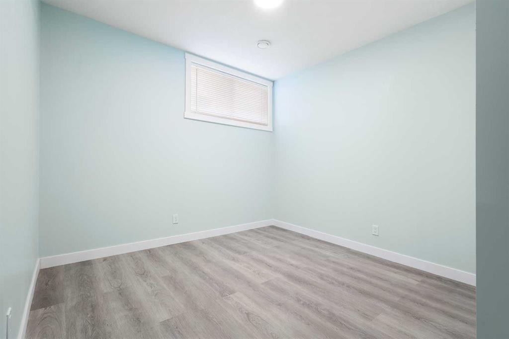 35 Lucas Passage Nw, Calgary, AB - Indoor Photo Showing Other Room