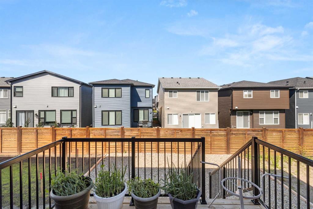 35 Lucas Passage Nw, Calgary, AB - Outdoor