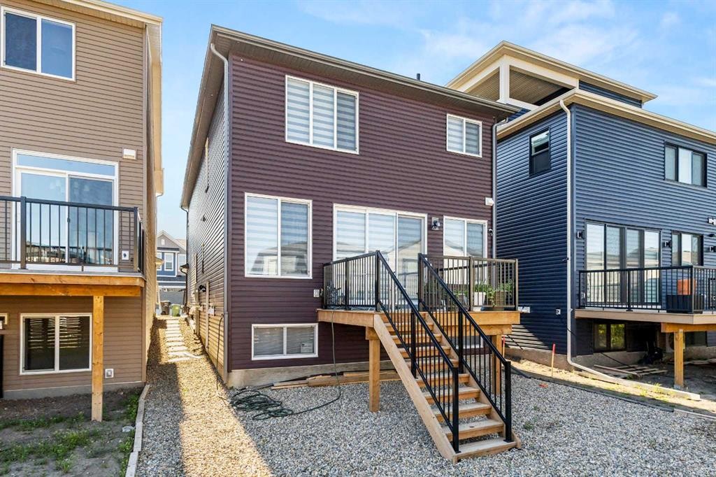 35 Lucas Passage Nw, Calgary, AB - Outdoor