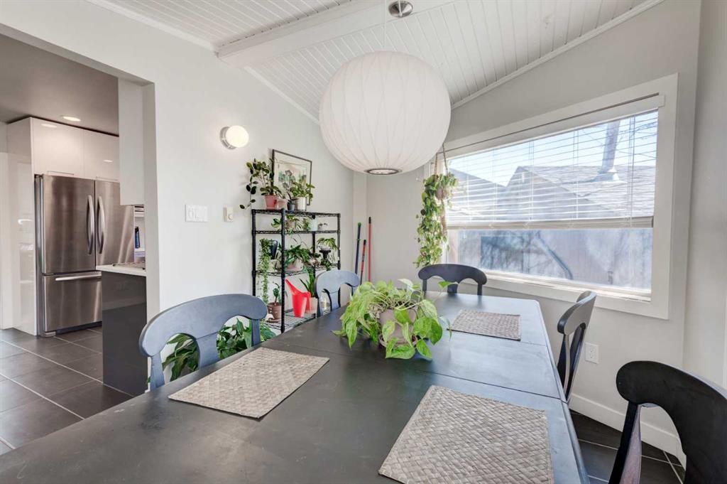 92 Chinook Drive Sw, Calgary, AB