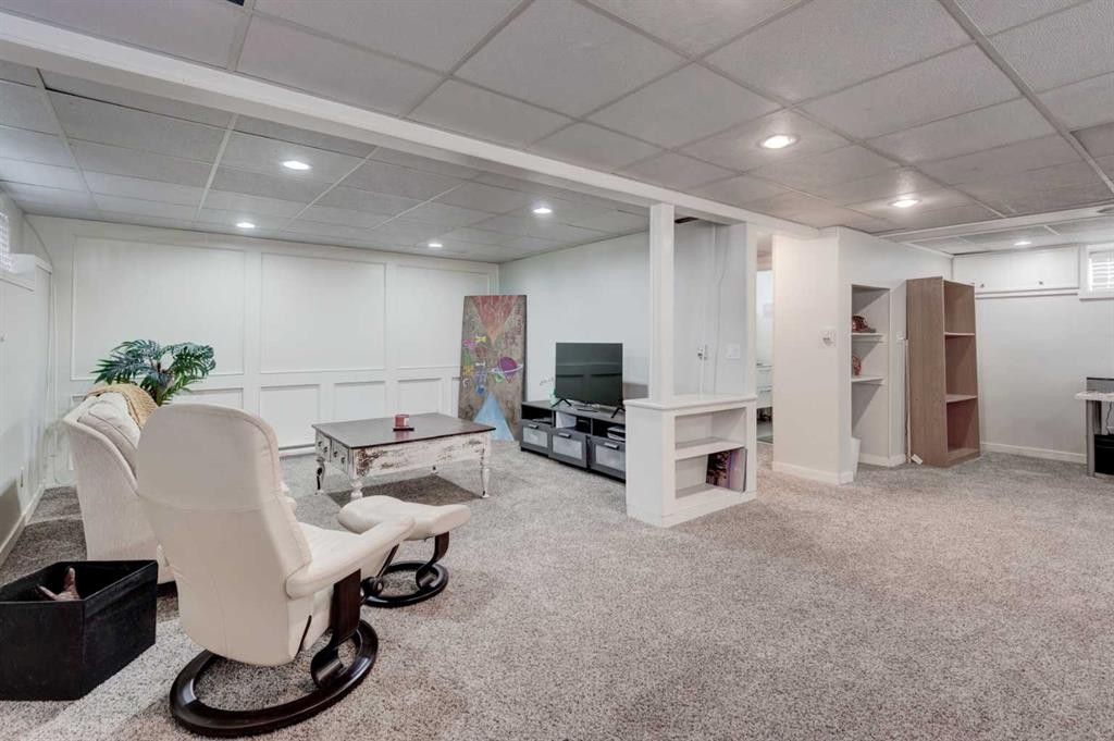92 Chinook Drive Sw, Calgary, AB