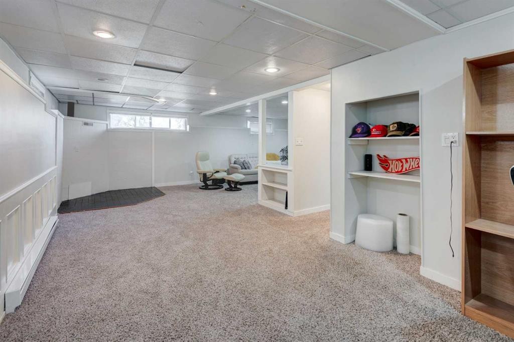 92 Chinook Drive Sw, Calgary, AB