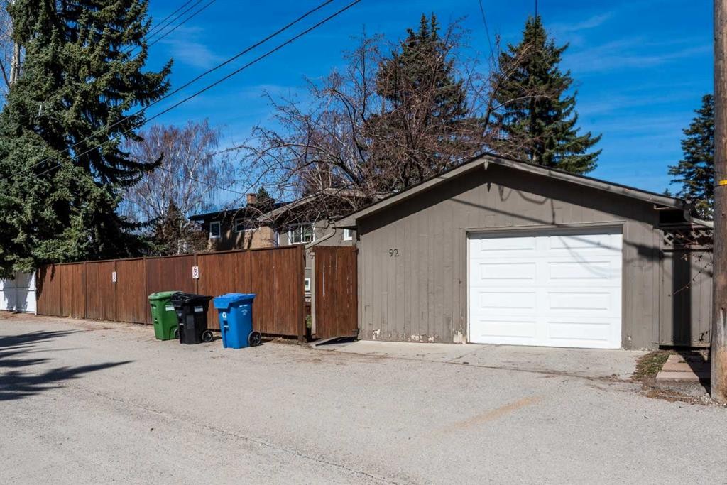 92 Chinook Drive Sw, Calgary, AB