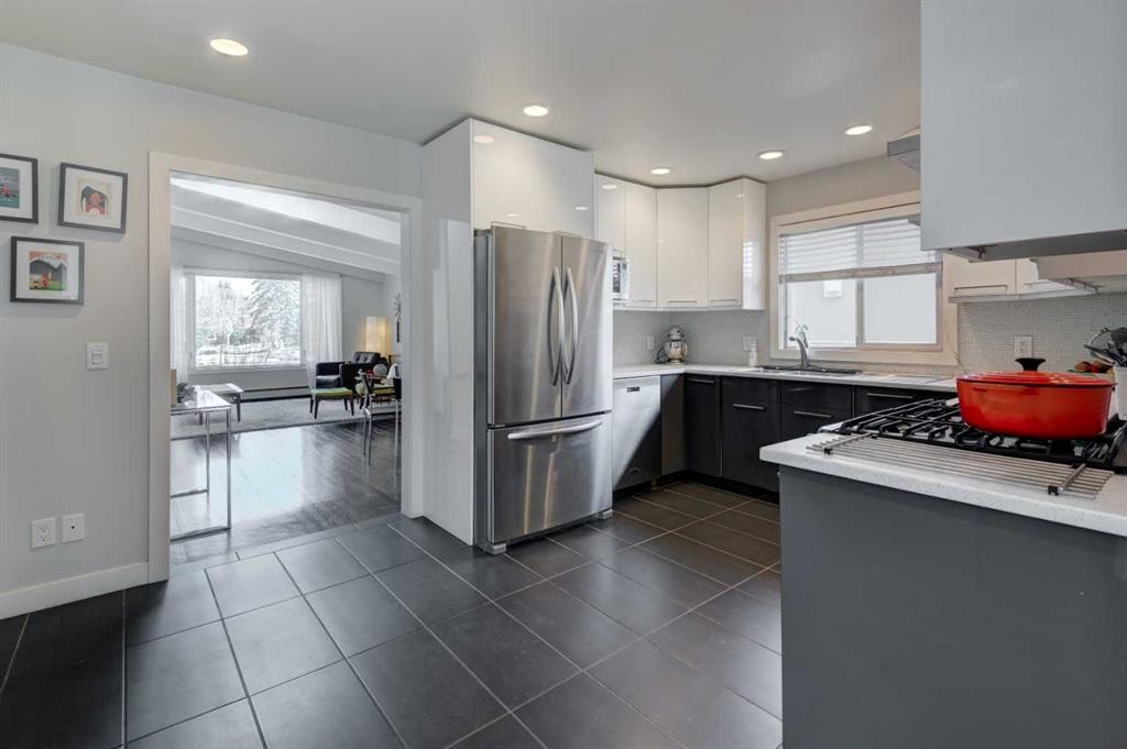 92 Chinook Drive Sw, Calgary, AB