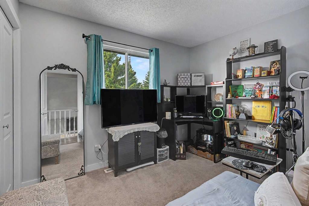 304 Shawcliffe Circle Sw, Calgary, AB