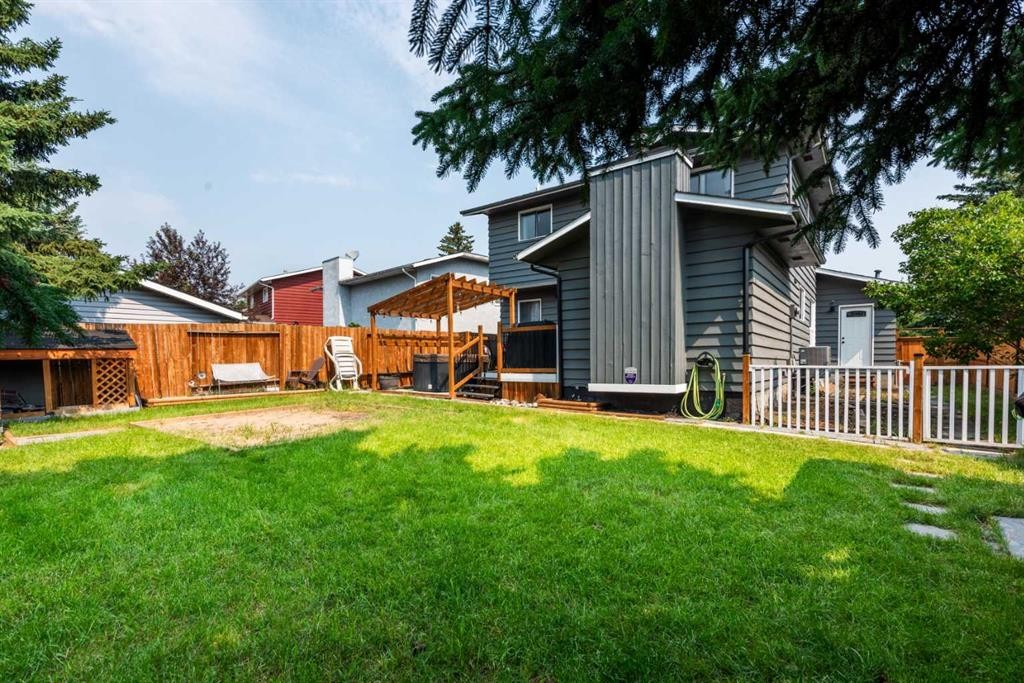304 Shawcliffe Circle Sw, Calgary, AB