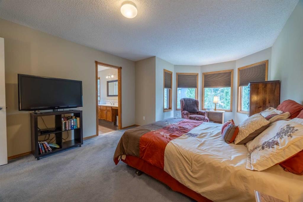 19 Mckenzie Lake Manor Se, Calgary, AB - Indoor Photo Showing Bedroom