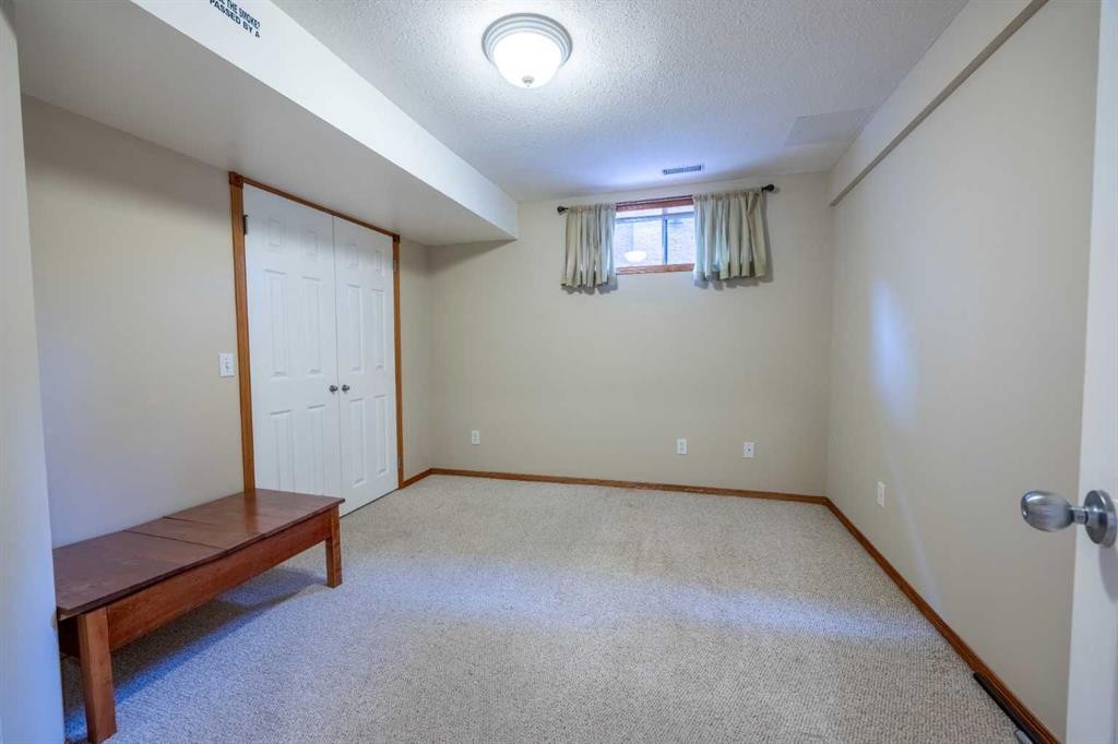 19 Mckenzie Lake Manor Se, Calgary, AB - Indoor Photo Showing Other Room