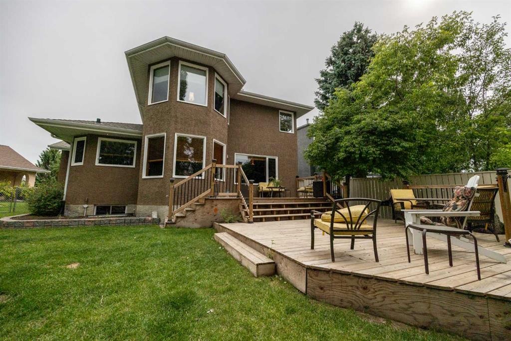 19 Mckenzie Lake Manor Se, Calgary, AB - Outdoor