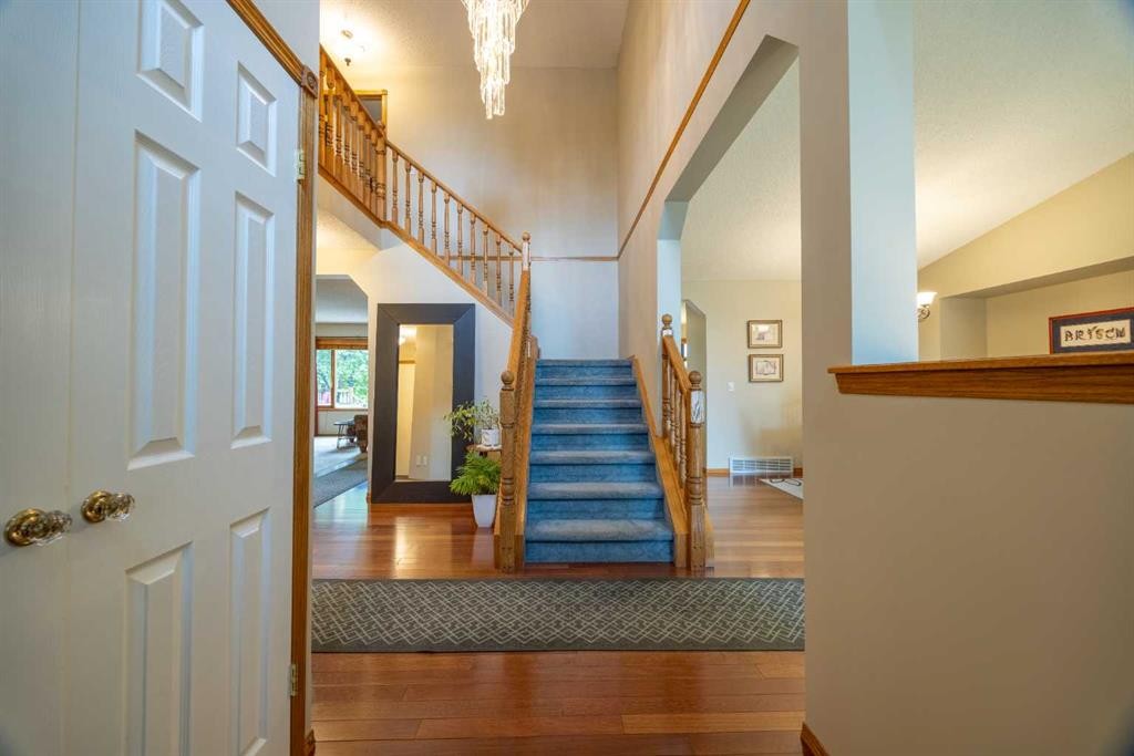 19 Mckenzie Lake Manor Se, Calgary, AB - Indoor Photo Showing Other Room