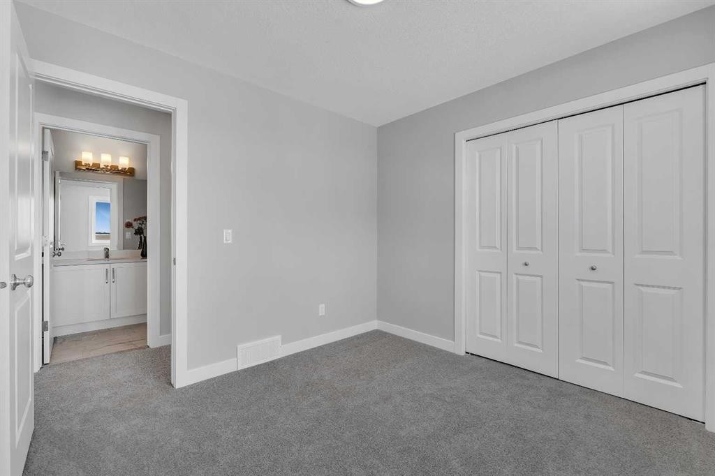 390 South Shore Drive, Chestermere, AB - Indoor Photo Showing Other Room