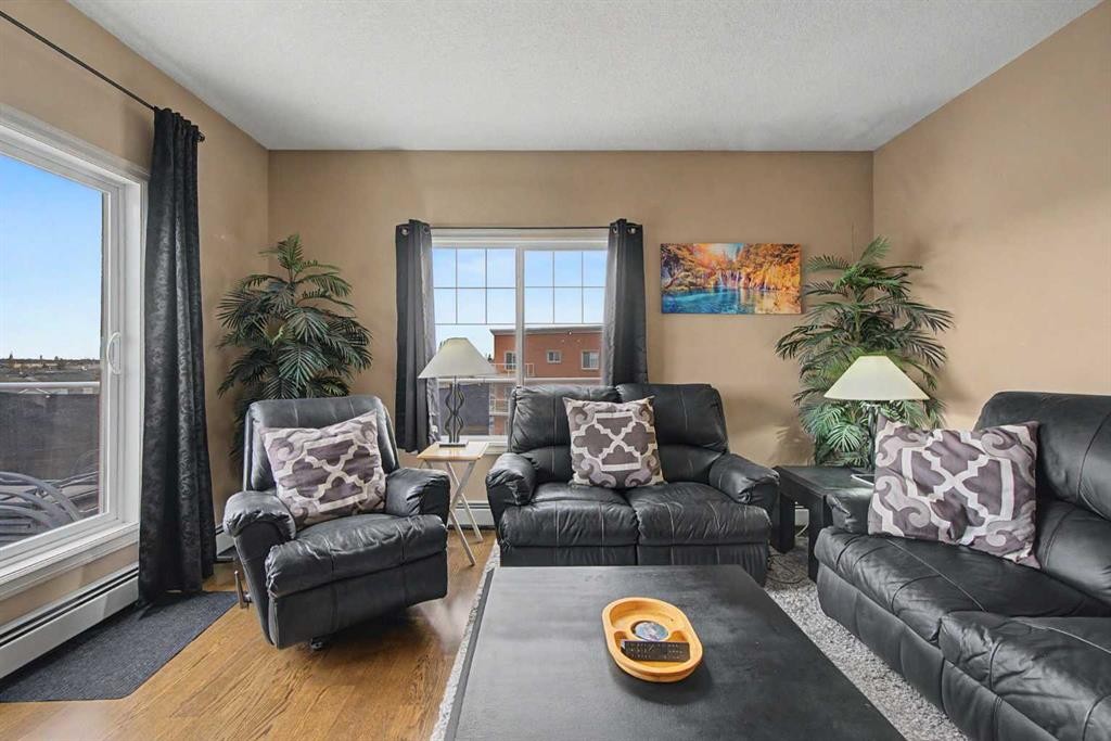 415-263 Macewan Road, Edmonton, AB - Indoor Photo Showing Living Room