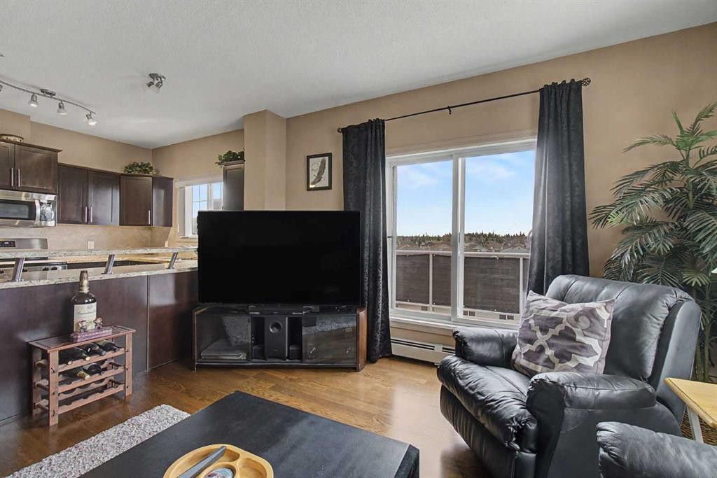 415-263 Macewan Road, Edmonton, AB - Indoor Photo Showing Living Room