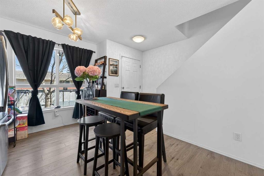 32 Erin Woods Court Se, Calgary, AB