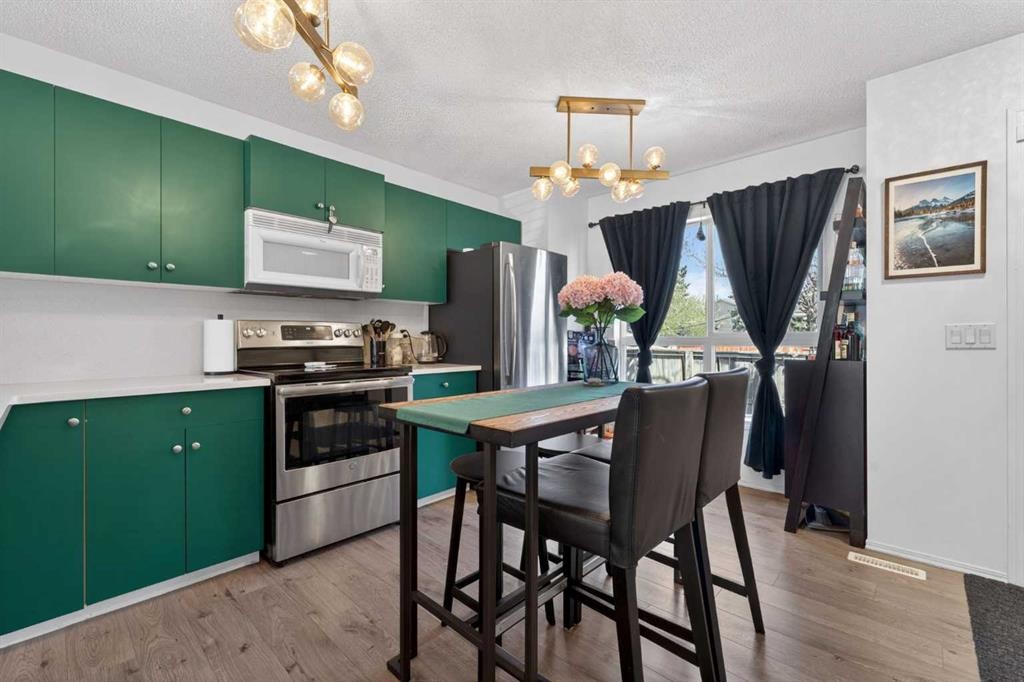 32 Erin Woods Court Se, Calgary, AB