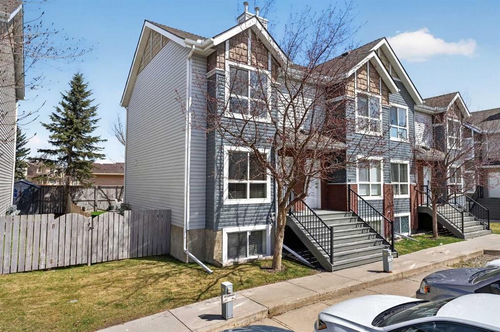 32 Erin Woods Court Se, Calgary, AB