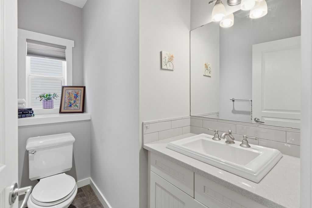 122 Ypres Green Sw, Calgary, AB - Indoor Photo Showing Bathroom