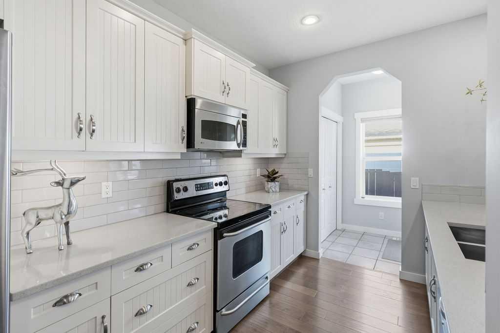 122 Ypres Green Sw, Calgary, AB - Indoor Photo Showing Kitchen With Stainless Steel Kitchen With Double Sink With Upgraded Kitchen