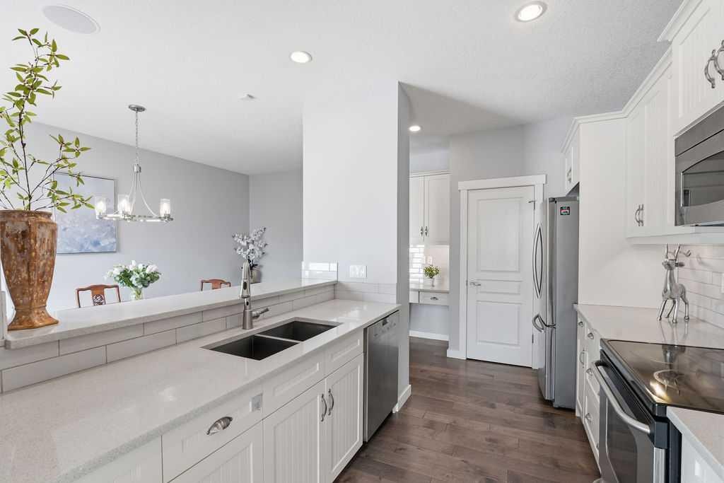 122 Ypres Green Sw, Calgary, AB - Indoor Photo Showing Kitchen With Double Sink