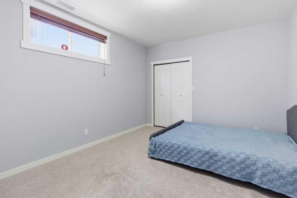 122 Ypres Green Sw, Calgary, AB - Indoor Photo Showing Bedroom
