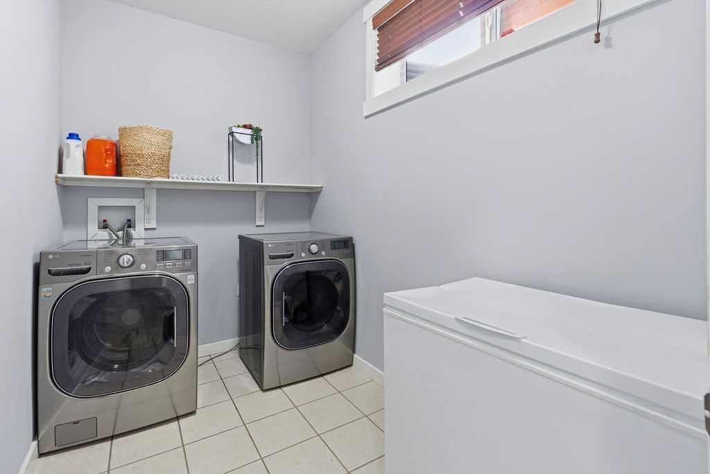 122 Ypres Green Sw, Calgary, AB - Indoor Photo Showing Laundry Room