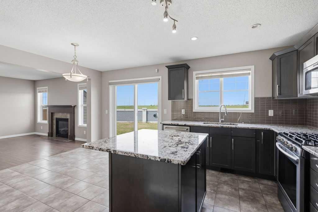205 Cityscape Gardens Ne, Calgary, AB - Indoor Photo Showing Kitchen With Upgraded Kitchen