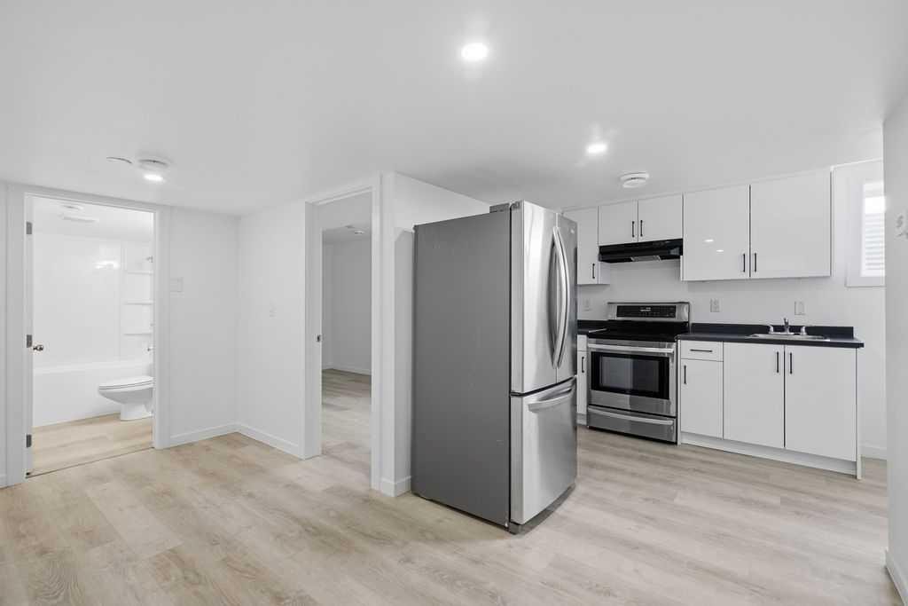 205 Cityscape Gardens Ne, Calgary, AB - Indoor Photo Showing Kitchen