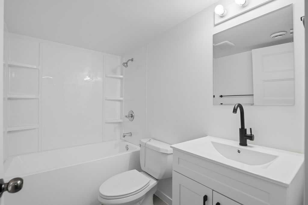 205 Cityscape Gardens Ne, Calgary, AB - Indoor Photo Showing Bathroom