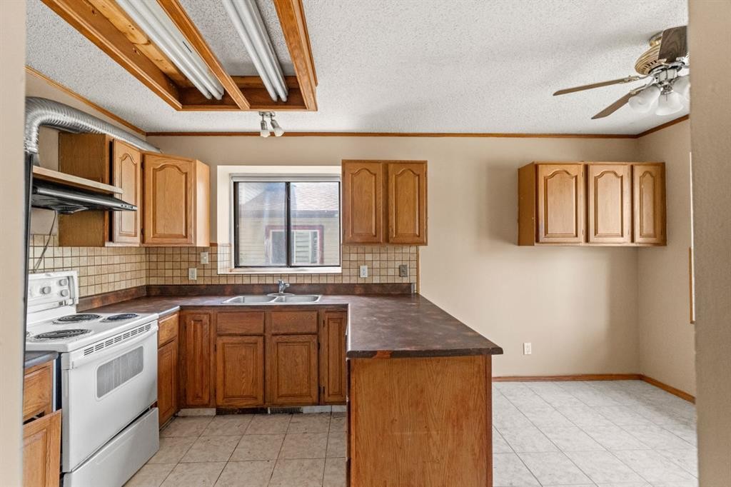 72 Templeson Way Ne, Calgary, AB - Indoor Photo Showing Kitchen With Double Sink