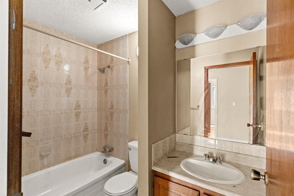 72 Templeson Way Ne, Calgary, AB - Indoor Photo Showing Bathroom