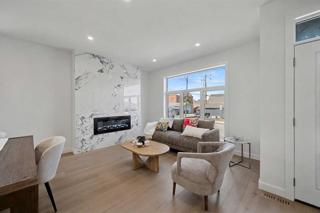 753 Centre Avenue Ne, Calgary, AB - Indoor Photo Showing Living Room With Fireplace
